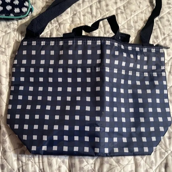 Three Thirty One items - Picture 2 of 8